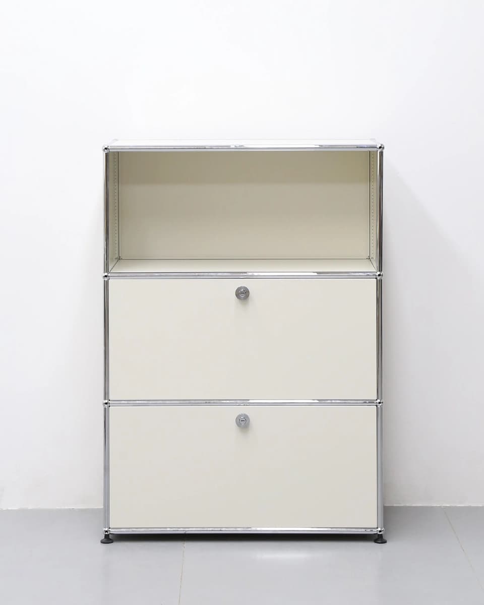 Белый офисный модуль с тремя уровнями